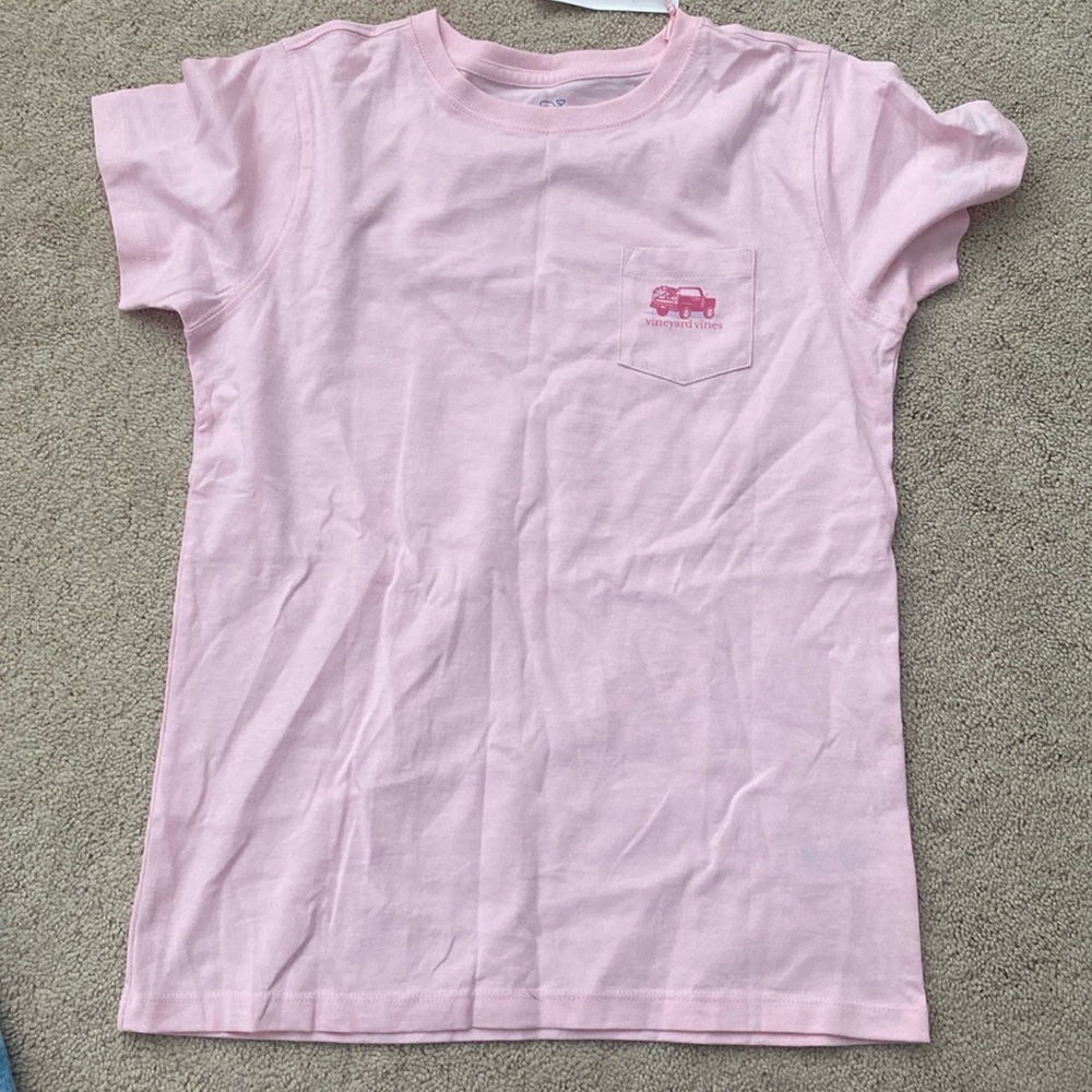 NWT super cute Vineyard Vines t-shirt woman’s X-small